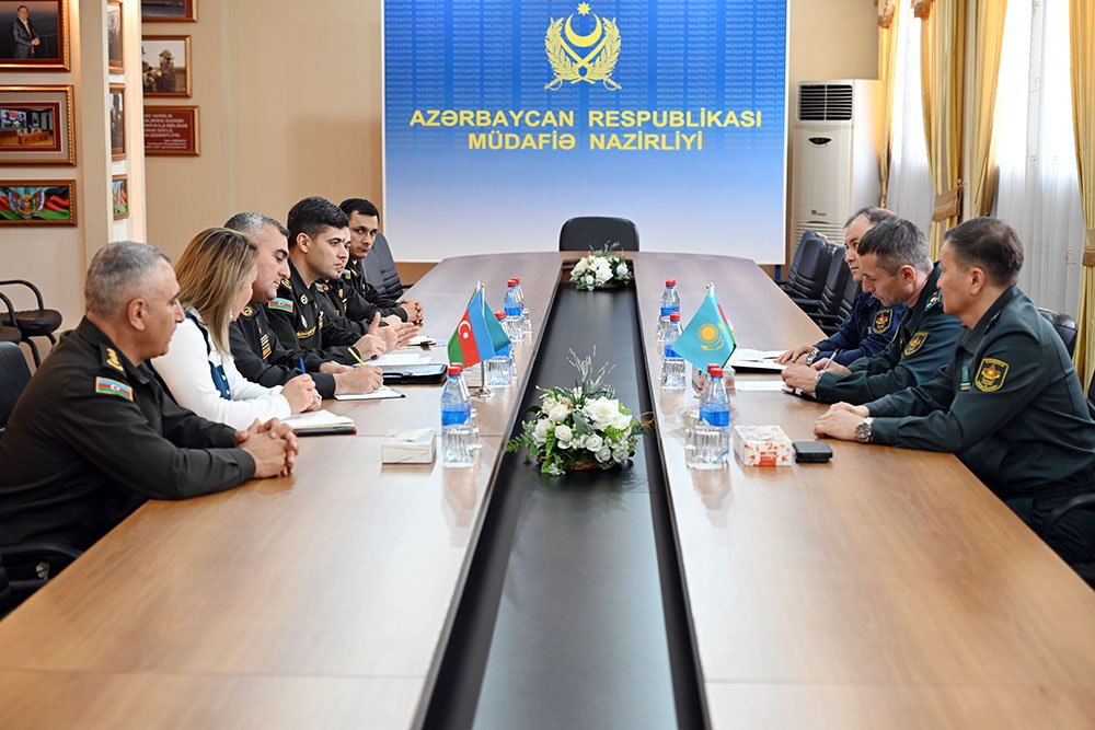 Azerbaijani-Kazakh military experts share expertise (PHOTO)