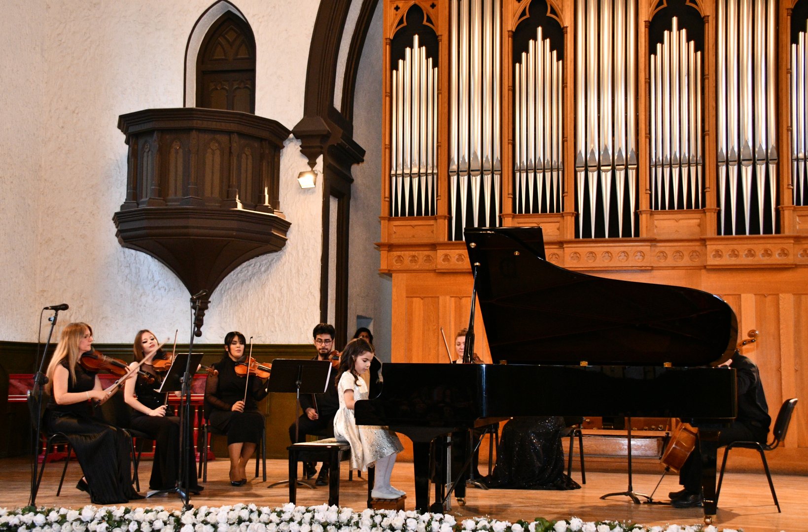 Красивая музыка, яркое звучание – концерт в Баку (ФОТО)
