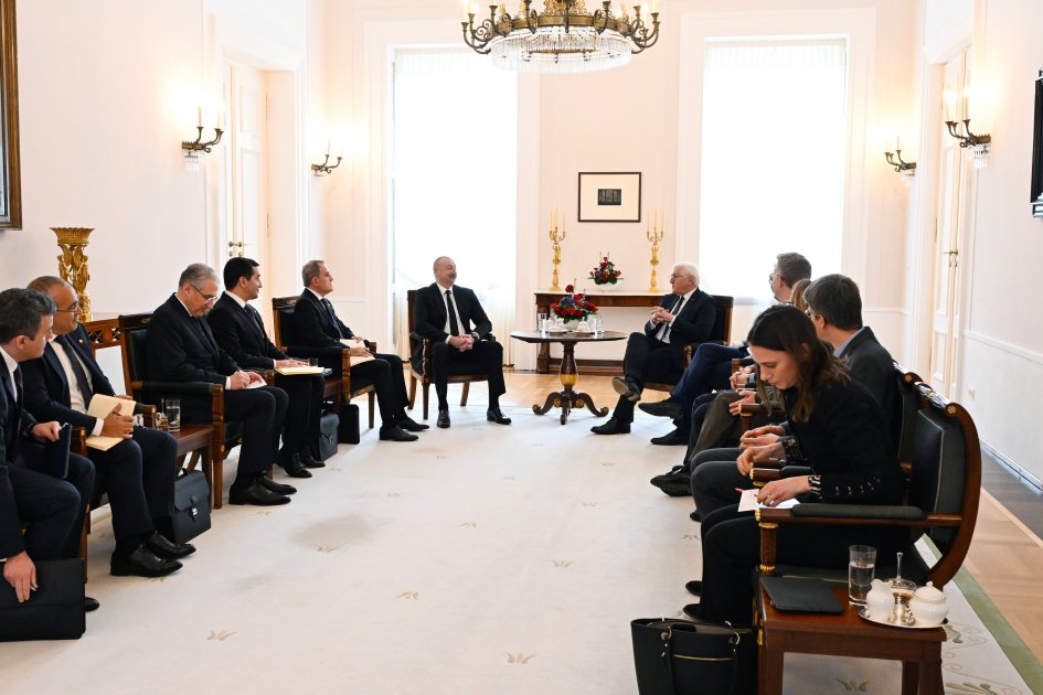 President Ilham Aliyev, President Frank-Walter Steinmeier hold expanded meeting in Berlin (PHOTO)