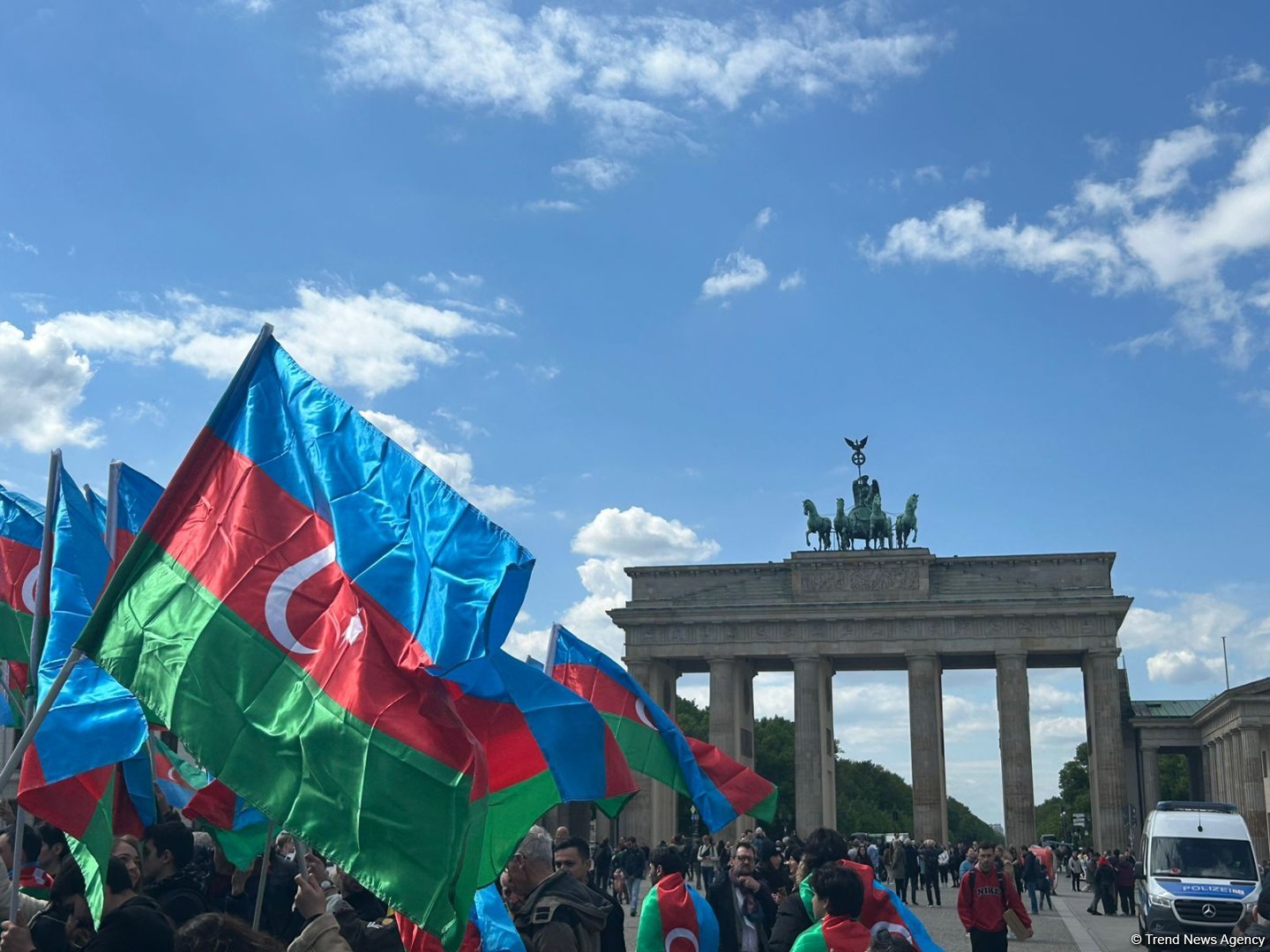 Berlində azərbaycanlıların həmrəylik aksiyası keçirilir (FOTO/VİDEO)