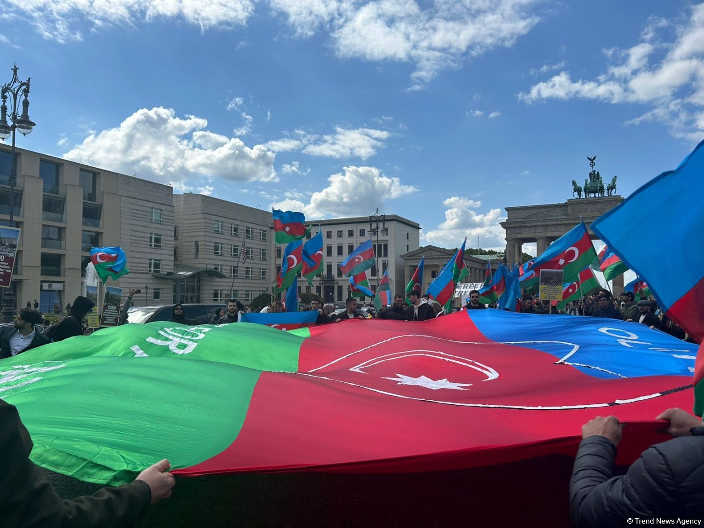 В Берлине проходит акция солидарности азербайджанцев (ФОТО/ВИДЕО)
