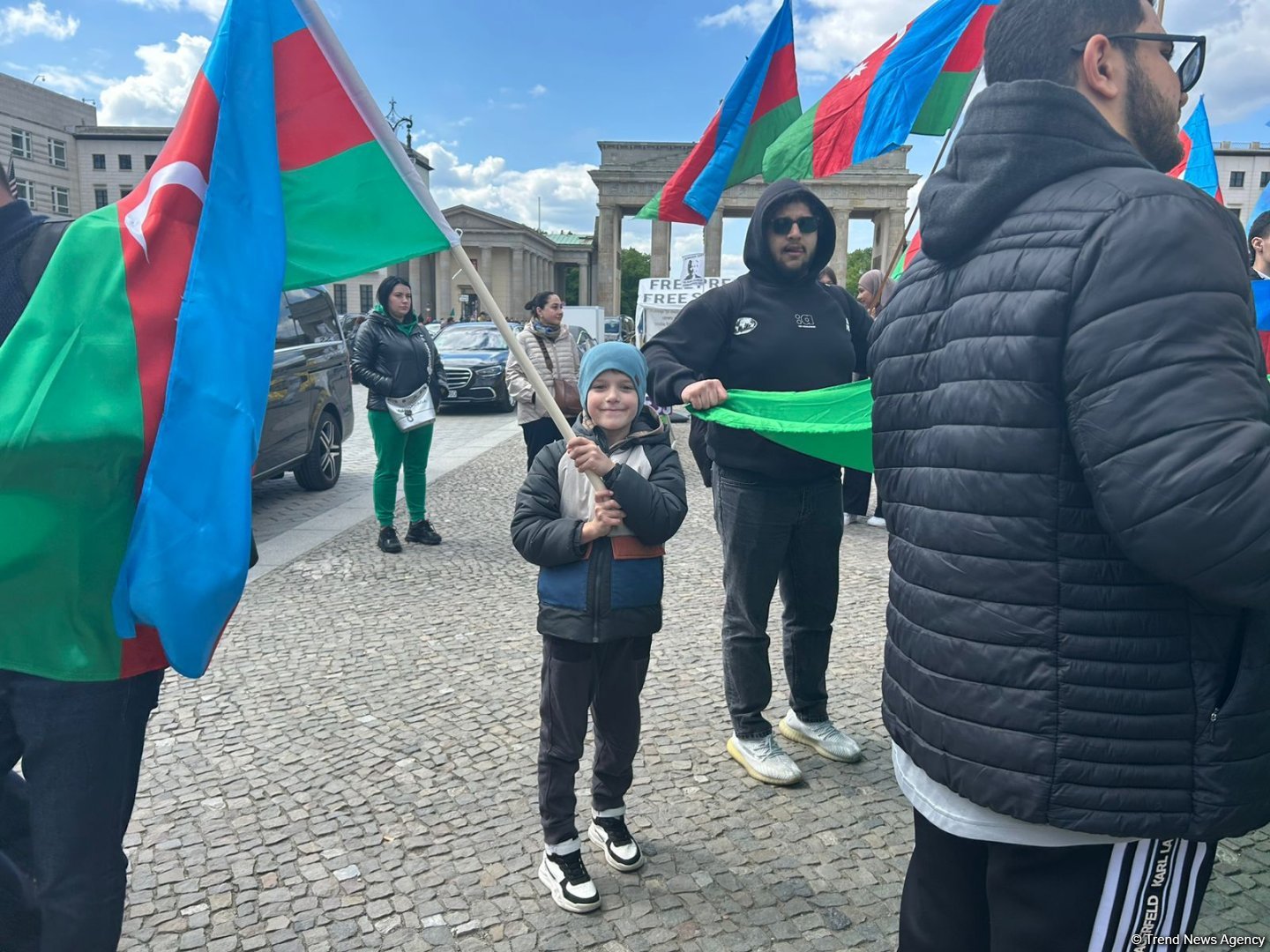 Berlində azərbaycanlıların həmrəylik aksiyası keçirilir (FOTO)
