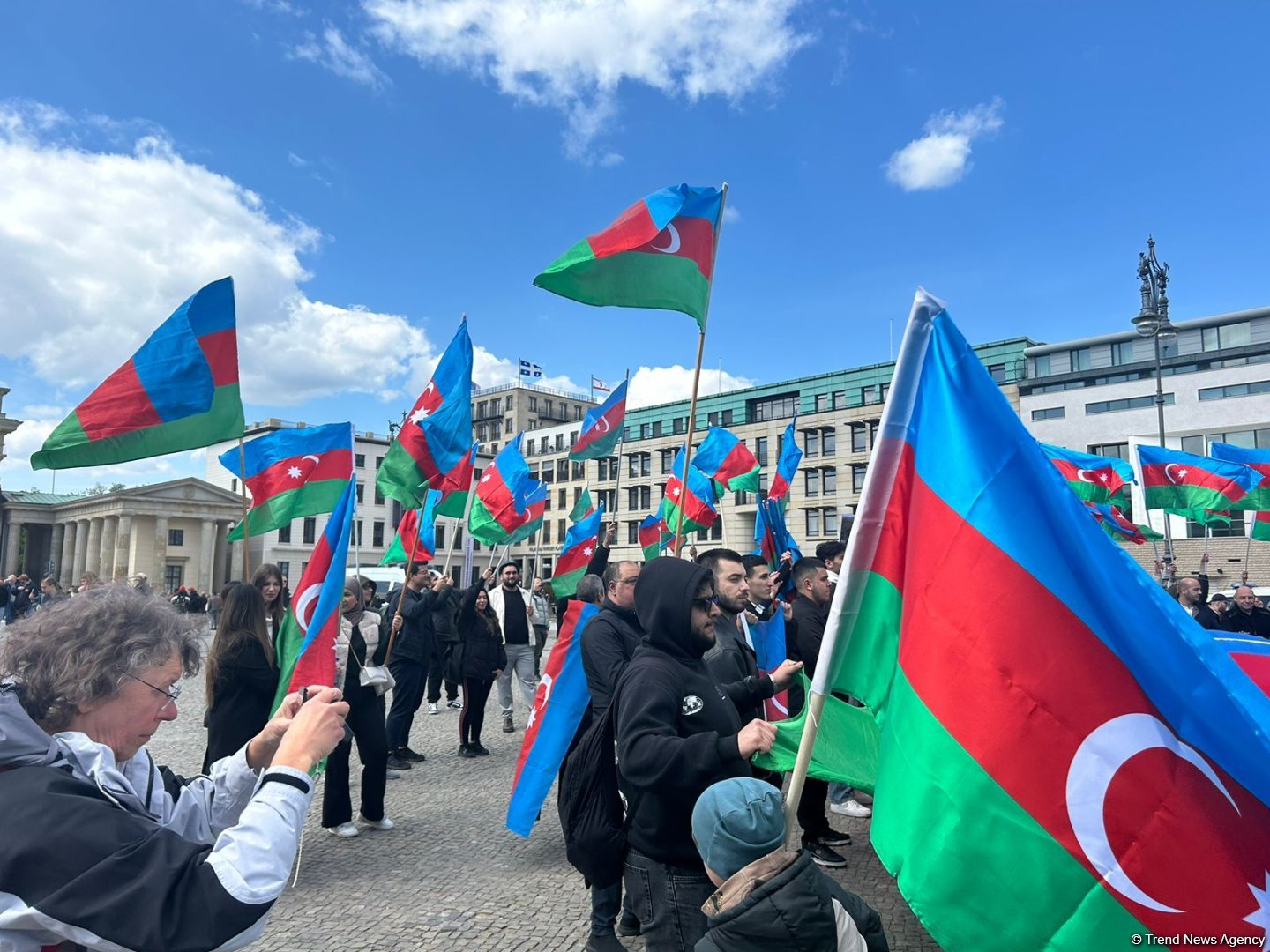 В Берлине проходит акция солидарности азербайджанцев (ФОТО/ВИДЕО)