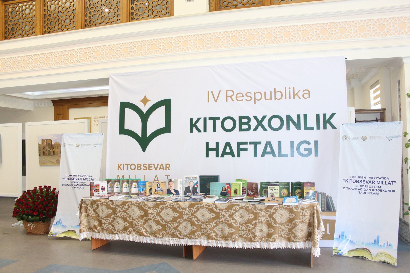 В Ташкенте в рамках "Недели книг" представлены азербайджанские издания (ФОТО)