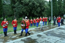 Делегация Милли Меджлиса посетила памятник "Воину-Партизану" в Монтенегро (ФОТО)