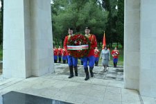 Azerbaijani parliamentarians visit Montenegro's Partisan Warrior monument (PHOTO)