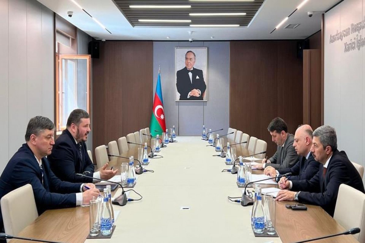 Новый посол Украины передал замглавы МИД Азербайджана копии верительных грамот