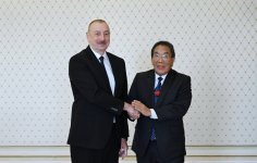 President Ilham Aliyev receives President of Senate of Malaysian Parliament (PHOTO)