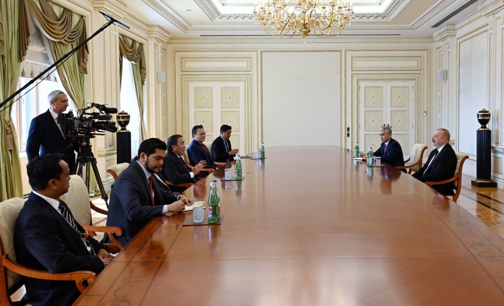 President Ilham Aliyev receives President of Senate of Malaysian Parliament (PHOTO)