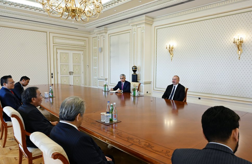 President Ilham Aliyev receives President of Senate of Malaysian Parliament (PHOTO)