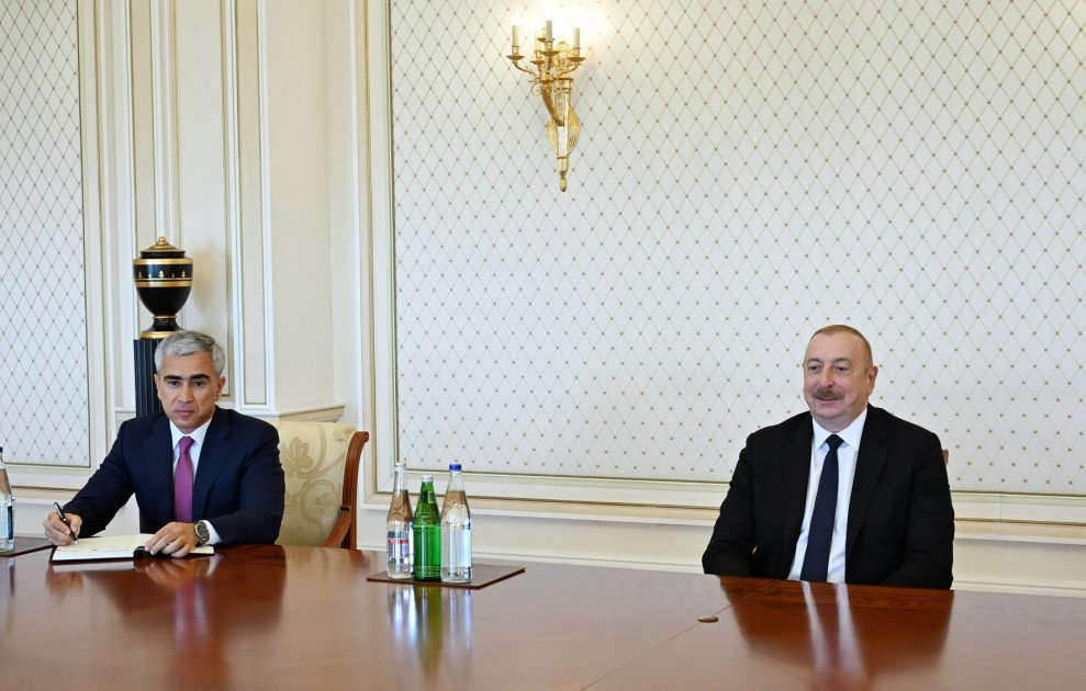President Ilham Aliyev receives President of Senate of Malaysian Parliament (PHOTO)