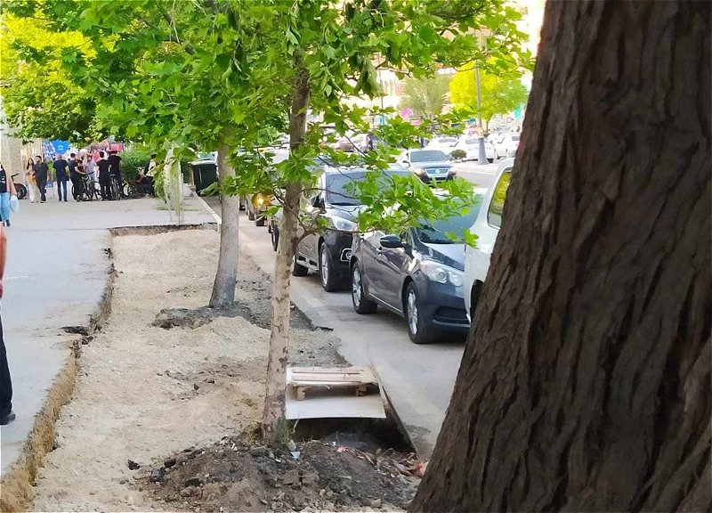 Тротуар в Ясамале, который пытались превратить в парковку, вернули пешеходам (ФОТО/ВИДЕО)