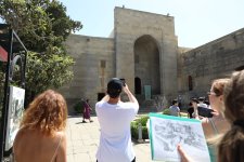Российские актеры восхищены прогулкой по старинной части Баку – Ичери шехер  (ФОТО)