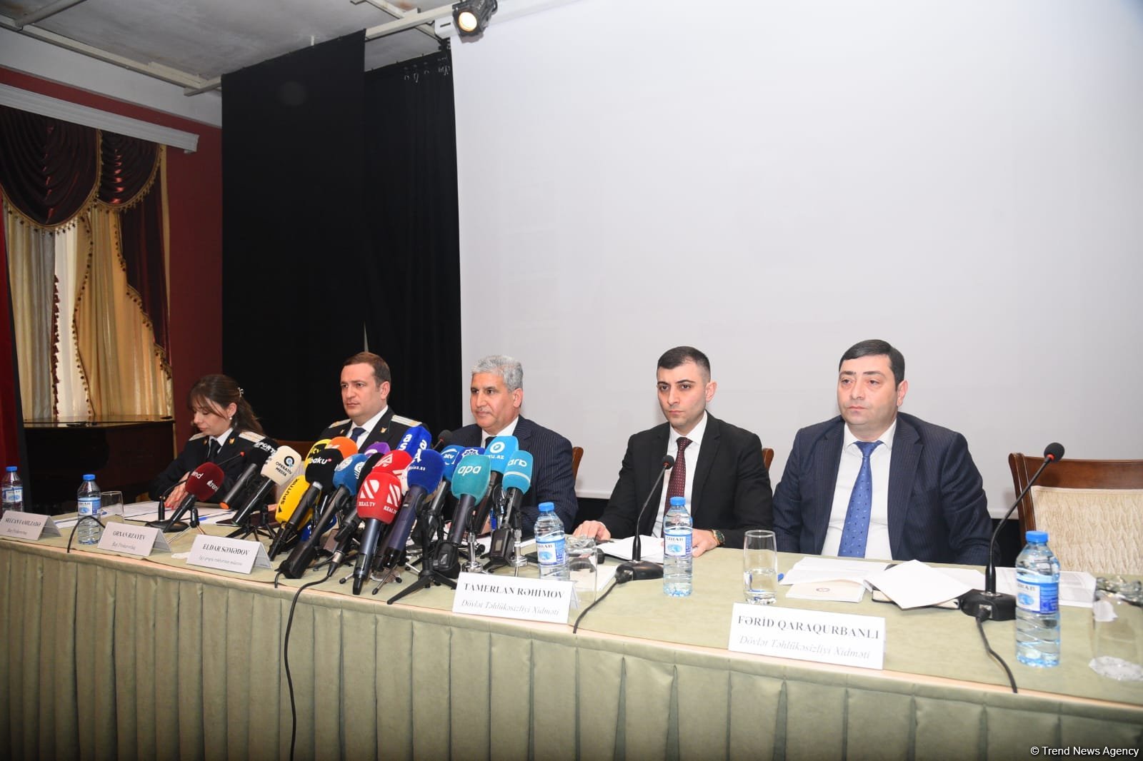 Baku hosts briefing on mass graves, missing persons (PHOTO)