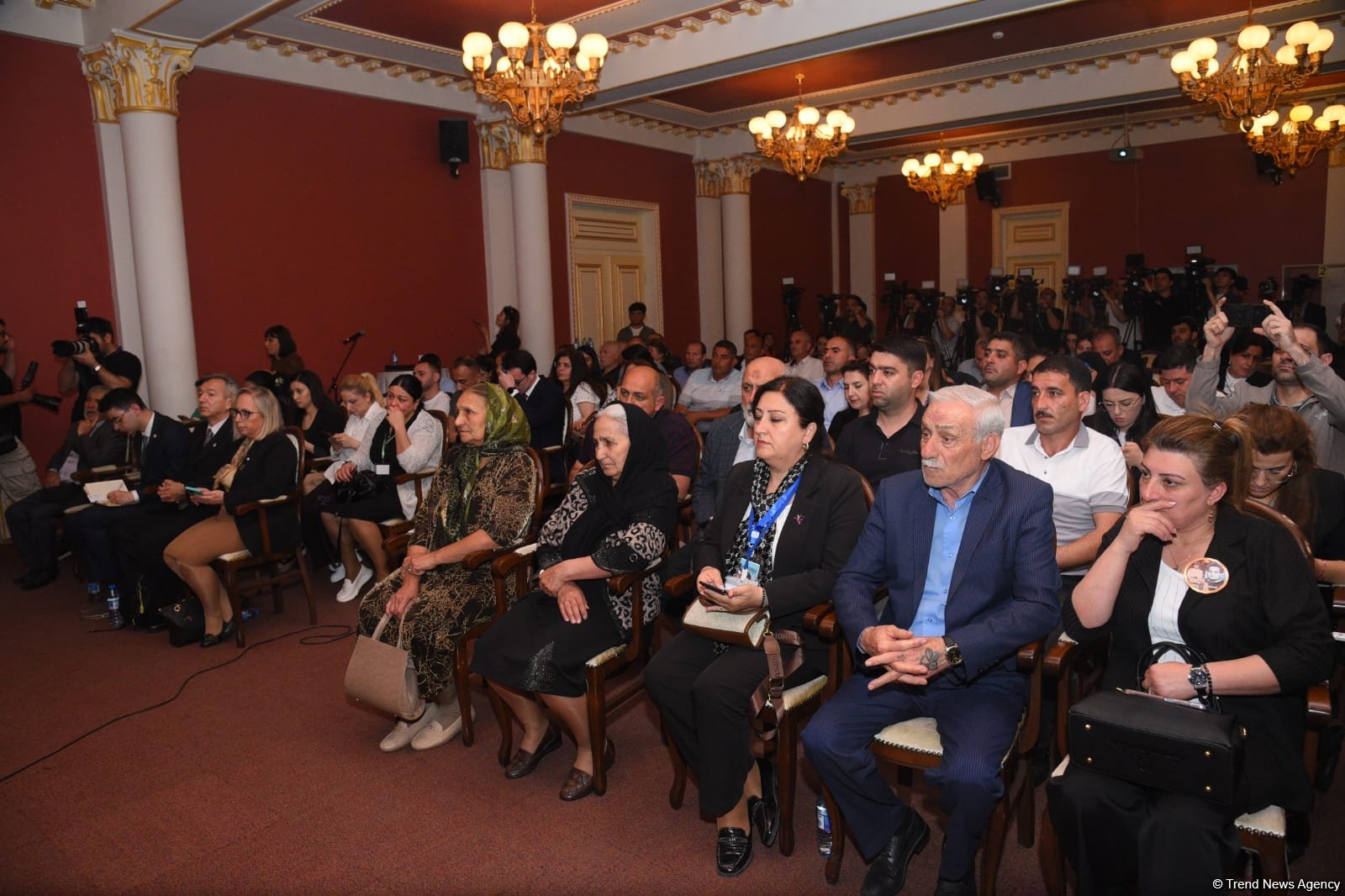 Kütləvi məzarlıqlar və itkin düşmüş şəxslərlə bağlı brifinq keçirilib (FOTO)