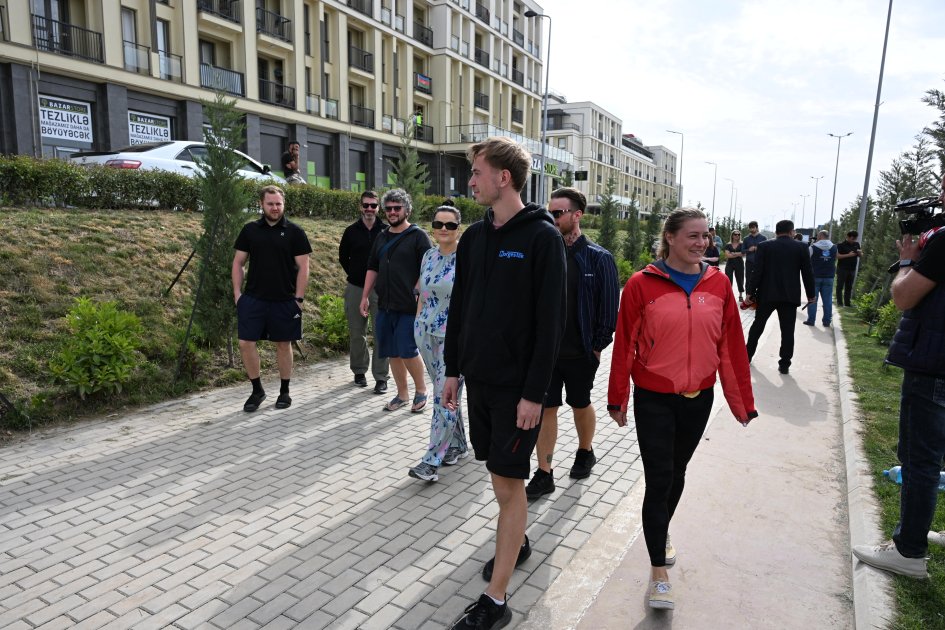 Norwegian travelers meet with residents of Azerbaijan's Fuzuli (PHOTO)