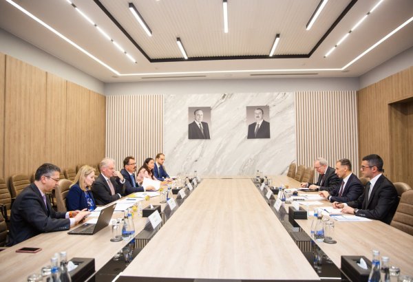 Azerbaijan negotiates Middle Corridor's dev't with European Commission delegation