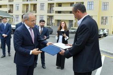 В Баку работникам нефтегазовой сферы предоставлены квартиры в новых домах (ФОТО)