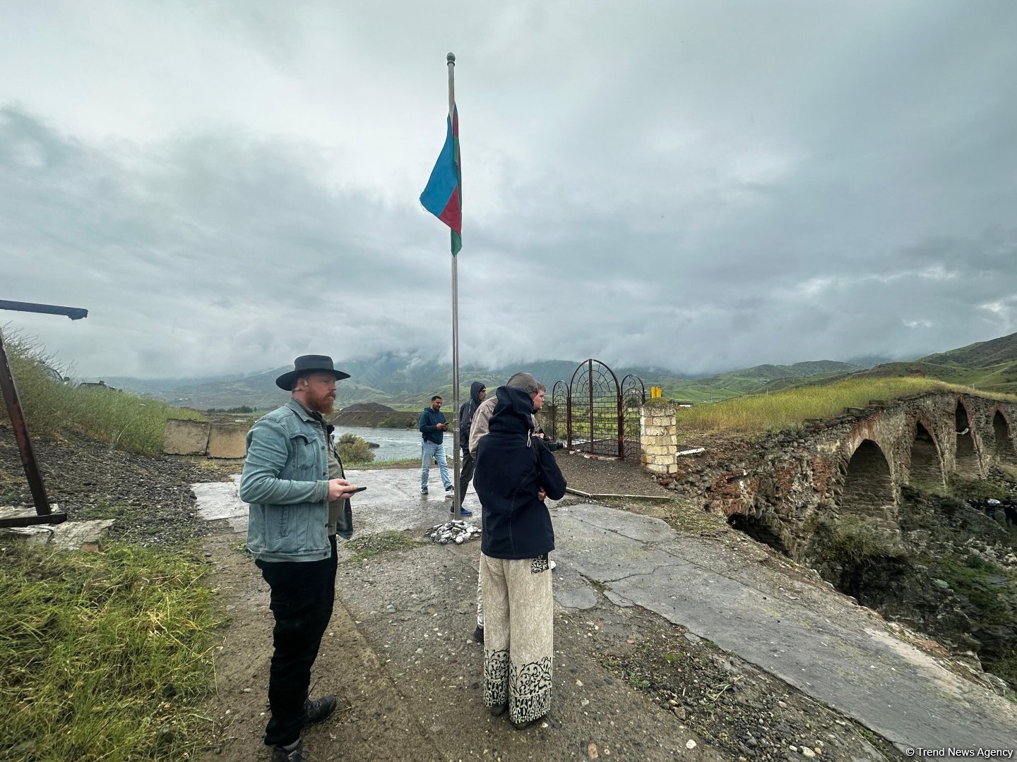 Норвежские путешественники ознакомились с Худаферинским мостом (ФОТО)
