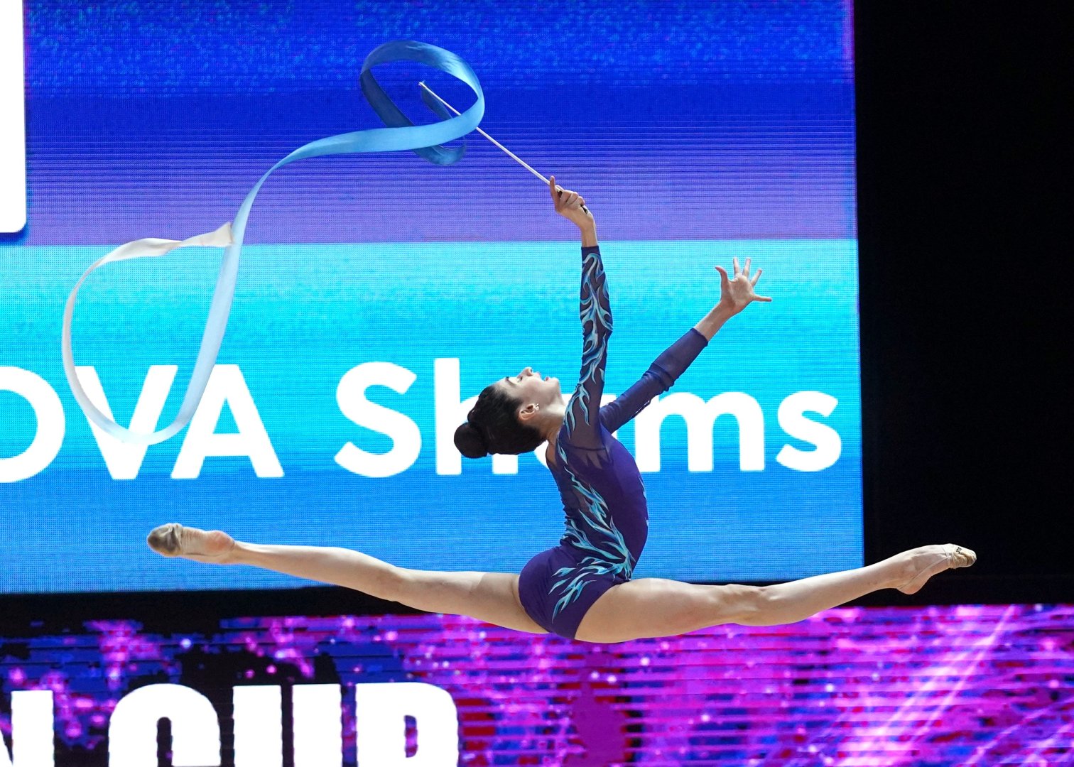 Азербайджанская гимнастка Шамс Агагусейнова завоевала "серебро" Кубка Европы в Баку в упражнении с лентой (ФОТО)
