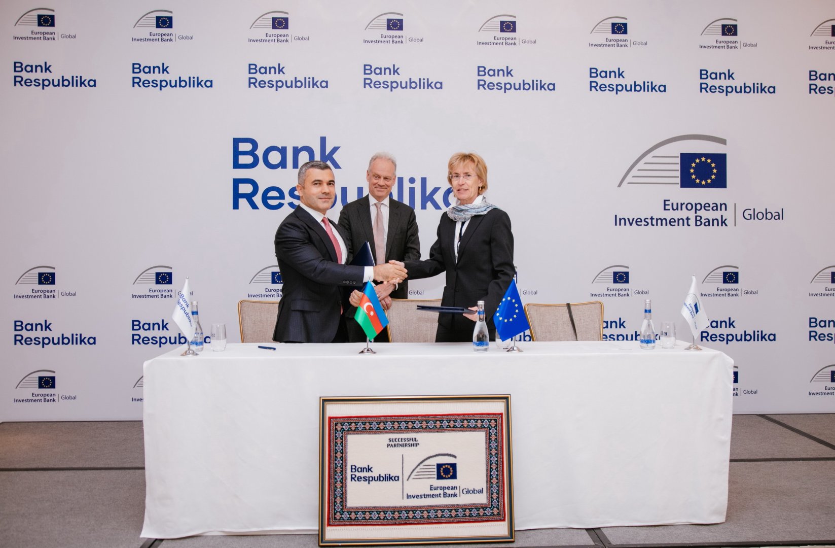 Dünyanın nəhəng maliyyə institutu olan Avropa İnvestisiya Bankı və Bank Respublika arasında əməkdaşlıq müqaviləsi bağlandı! (FOTO)