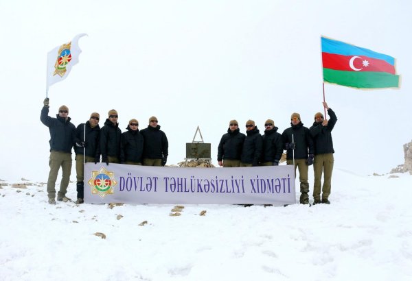 Сотрудники СГБ Азербайджана совершили восхождение на пик Гейдара (ФОТО)
