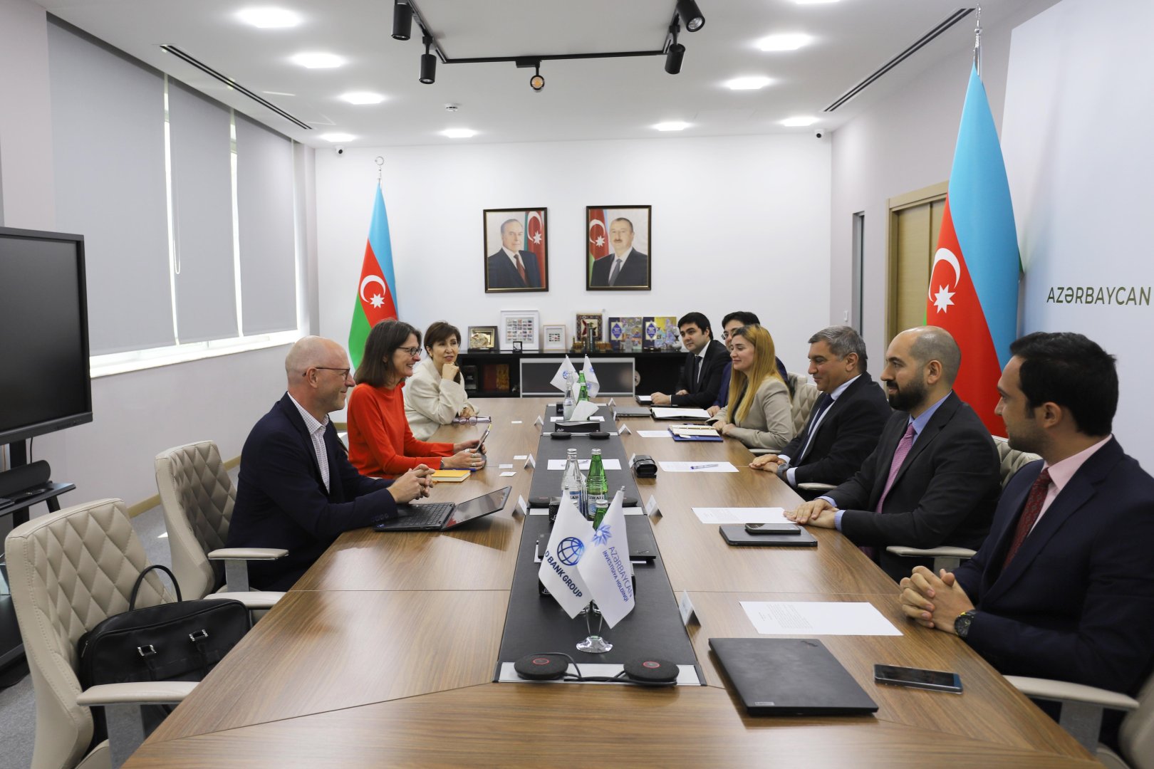 Азербайджанский инвестиционный холдинг и ВБ обсудили перспективные проекты