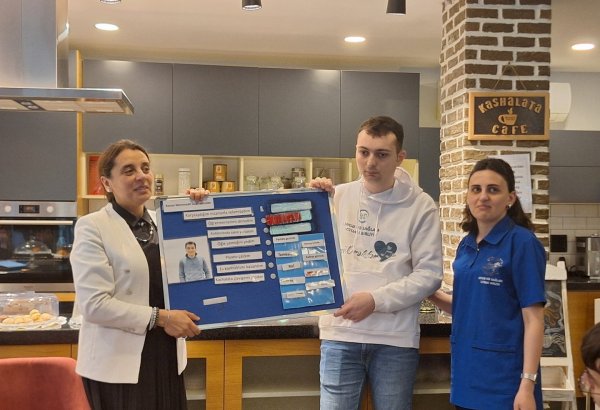 В Баку проведен просветительский семинар и медиатур по Центру аутизма (ФОТО)