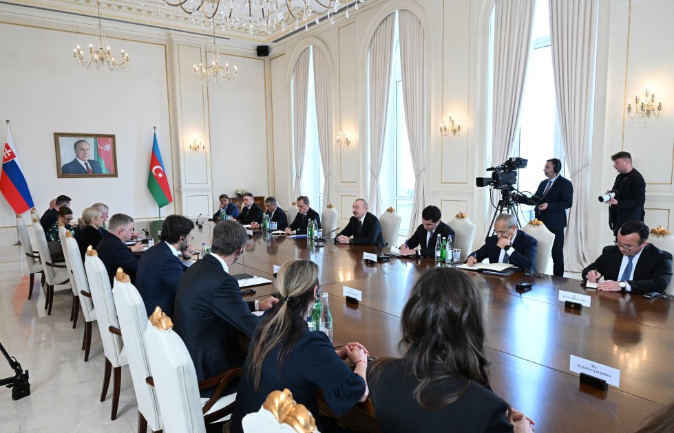 Началась встреча Президента Ильхама Алиева с премьер-министром Словакии Робертом Фицо в расширенном составе (ФОТО)