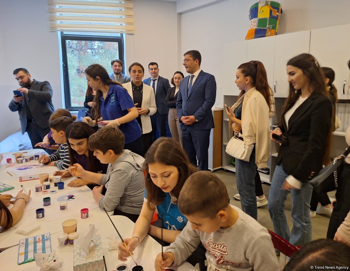 В Баку проведен просветительский семинар и медиатур по Центру аутизма (ФОТО)