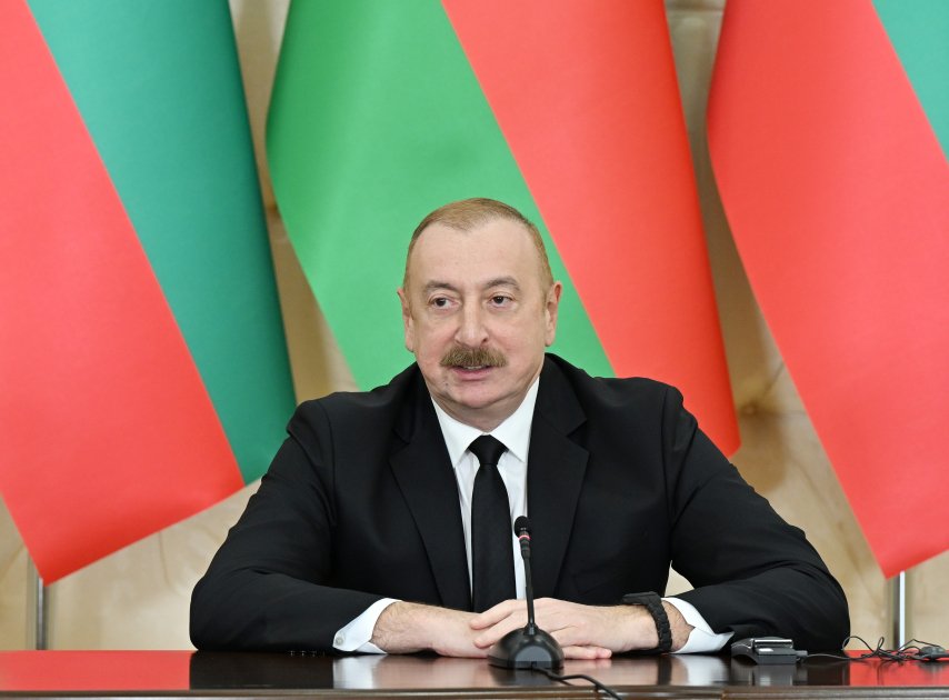 Президент Ильхам Алиев: Перевозка больших объемов грузов по коридору Восток-Запад и в обратном направлении еще больше укрепит наши отношения с Болгарией