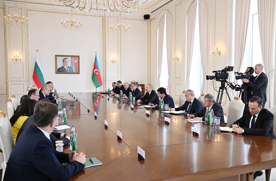 Состоялась встреча Президента Ильхама Алиева с Президентом Болгарии Руменом Радевым в расширенном составе (ФОТО)