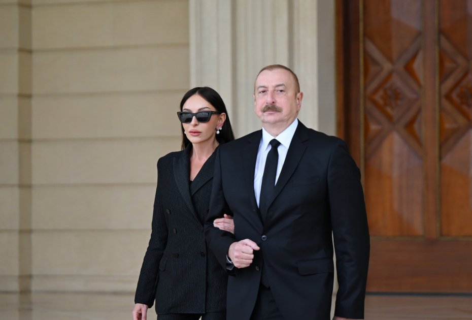 В Баку состоялась церемония официальной встречи Президента Болгарии Румена Радева (ФОТО/ВИДЕО)