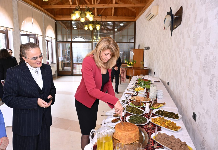 Первая леди Болгарии ознакомилась с образцами азербайджанской национальной кухни (ФОТО)