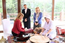 Bulgarian First Lady gets acquinted with samples of Azerbaijan's national cuisine (PHOTO)