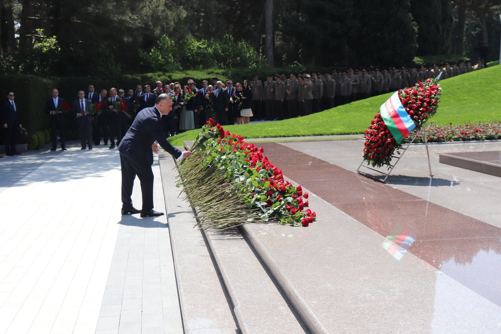 Руководство и коллектив минздрава Азербайджана почтили память общенационального лидера Гейдара Алиева (ФОТО)