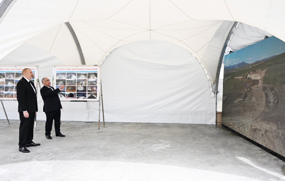 Президент Ильхам Алиев ознакомился с работами, проводимыми на автомобильной дороге Ахмедбейли-Физули-Шуша, принял участие в открытии первого тоннеля (ВИДЕО/ФОТО)