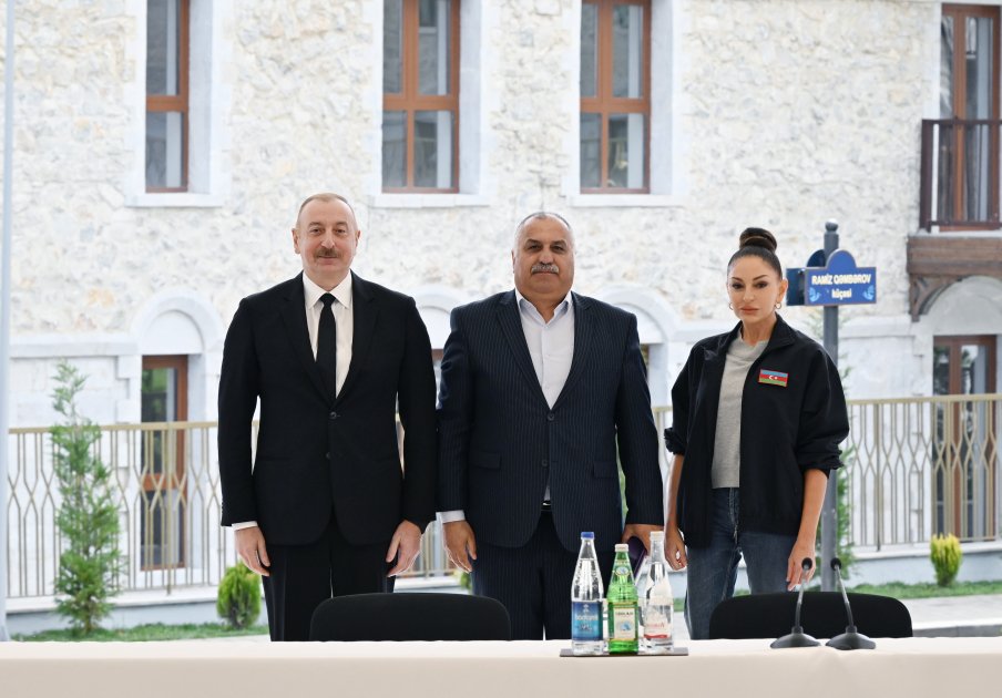 President Ilham Aliyev, First Lady Mehriban Aliyeva attend opening of first residential complex, meet with residents in Shusha (PHOTO/VIDEO)