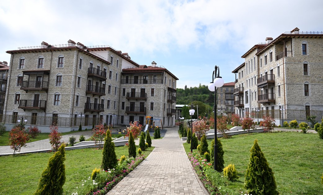 President Ilham Aliyev, First Lady Mehriban Aliyeva attend opening of first residential complex, meet with residents in Shusha (PHOTO/VIDEO)