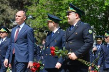 Официальные лица почтили память великого лидера Гейдара Алиева (ФОТО)