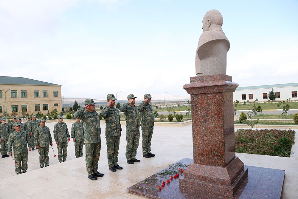 В азербайджанской армии проведен цикл мероприятий по случаю 101-летия общенационального лидера  Гейдара Алиева (ВИДЕО)