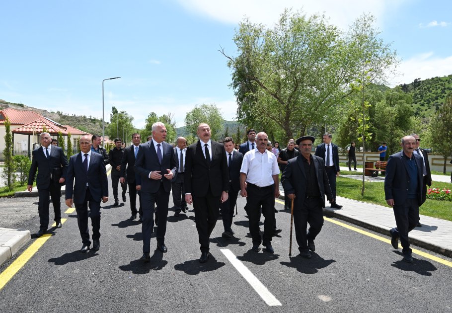 President Ilham Aliyev meets with Sus village natives (PHOTO/VIDEO)