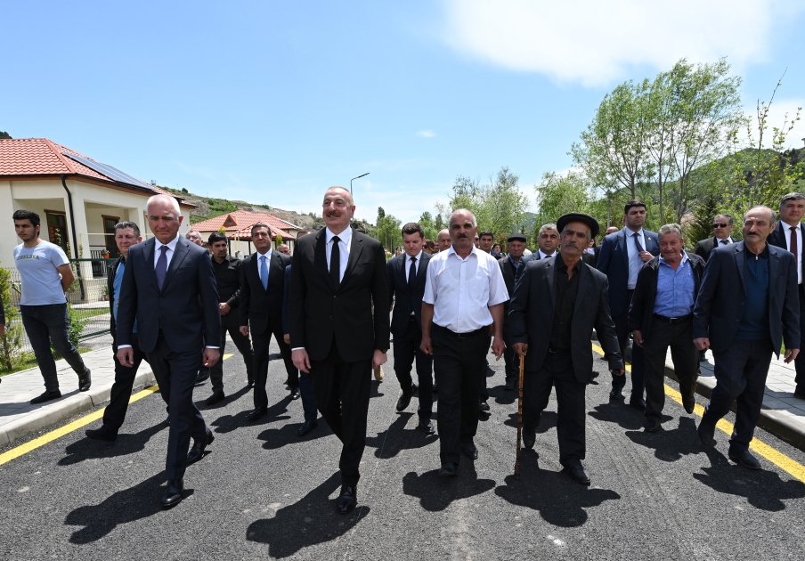 President Ilham Aliyev meets with Sus village natives (PHOTO/VIDEO)