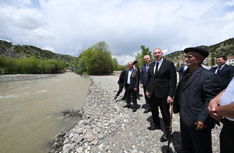 President Ilham Aliyev meets with Sus village natives (PHOTO/VIDEO)