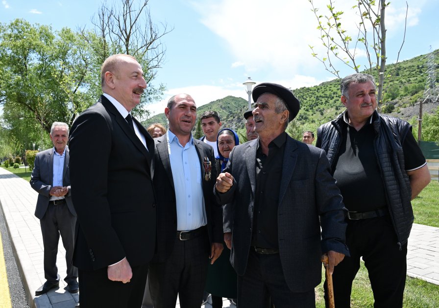 Президент Ильхам Алиев встретился с жителями села Сус Лачинского района, принял участие в открытии малых гидроэлектростанций (ФОТО)
