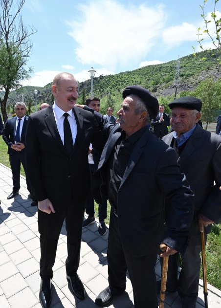 Президент Ильхам Алиев встретился с жителями села Сус Лачинского района, принял участие в открытии малых гидроэлектростанций (ФОТО)
