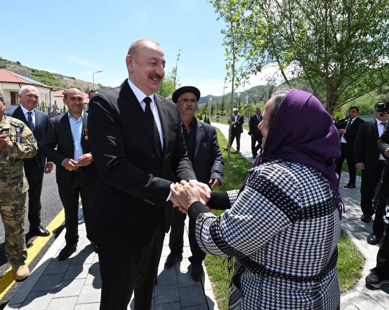 President Ilham Aliyev meets with Sus village natives (PHOTO/VIDEO)