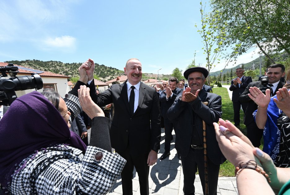 Prezident İlham Əliyev Laçın rayonunun Sus kəndinə köçmüş sakinlərlə görüşüb (FOTO/VİDEO) (YENİLƏNİB)