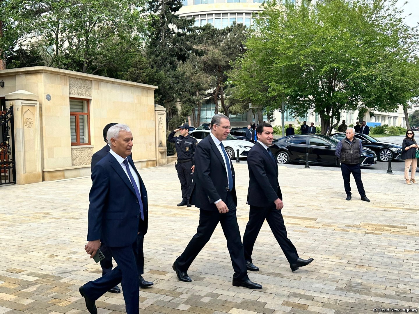 Официальные лица почтили память великого лидера Гейдара Алиева (ФОТО)