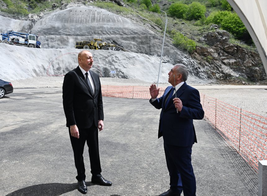 President Ilham Aliyev views construction progress of Khankendi-Shusha-Lachin highway (PHOTO)
